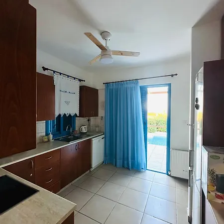 度假居 House In Maroni