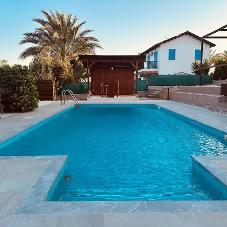 度假居 House In Maroni