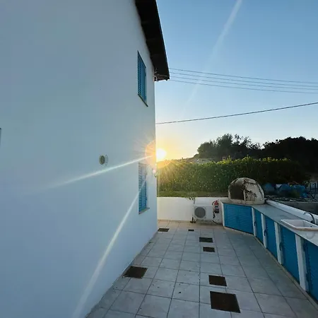 House In Maroni Perivolia